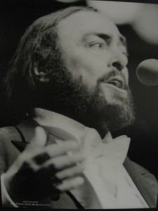 Perry, D.  (1999). Luciano Pavarotti, Mandalay Bay [Online image].               Retrieved April 22, 2015 from https://www.flickr.com/ 